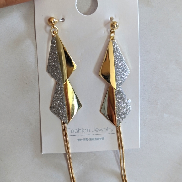 Earrings- Dangling - Picture 2 of 2